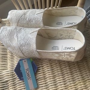 Lace Toms shoes